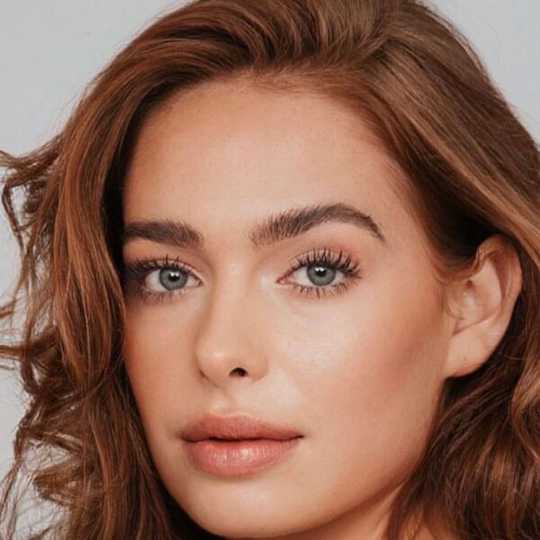 Anna Houghton HEADSHOT D Anna Houghton HEADSHOT D